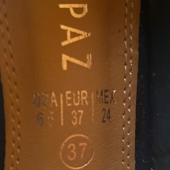 New blue suede shoes 6,5 us 37 eu - Picture 3 of 3